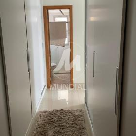 12 - Closet