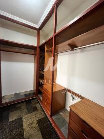 25 - Closet