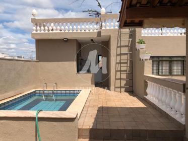 23 - Piscina