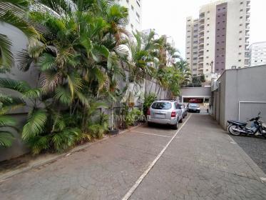 2 - Garagem/estacionamento