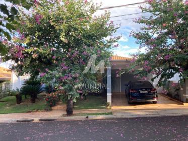 1 - Garagem/estacionamento