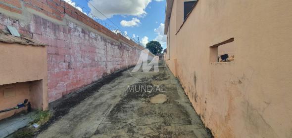 8 - Garagem/estacionamento