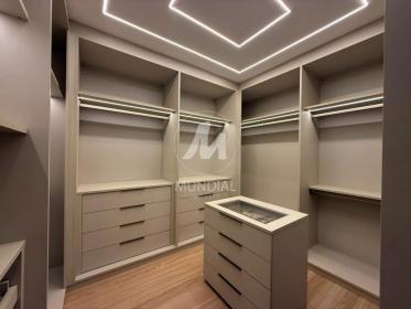 12 - Closet