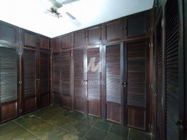 22 - Closet