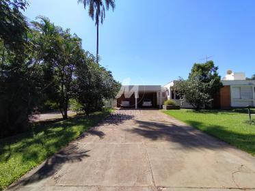 4 - Garagem/estacionamento