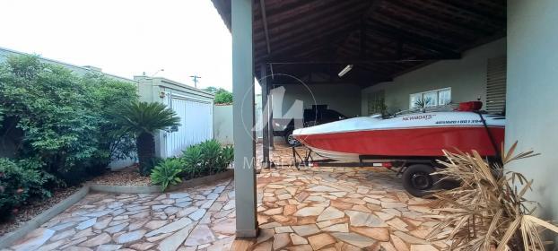 2 - Garagem/estacionamento