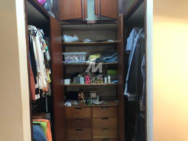 17 - Closet