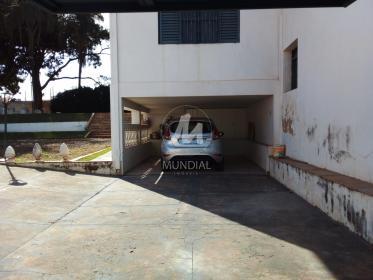4 - Garagem/estacionamento