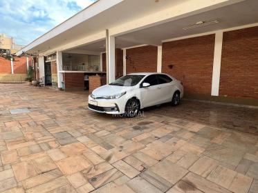 1 - Garagem/estacionamento