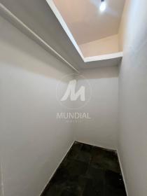 17 - Closet