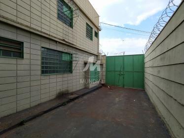 24 - Garagem/estacionamento