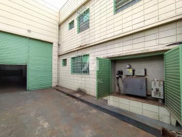 25 - Garagem/estacionamento