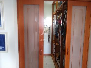 11 - Closet