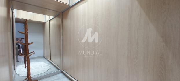 10 - Closet