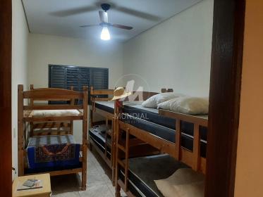 20 - Dormitorio