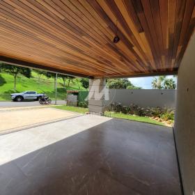 2 - Garagem/estacionamento