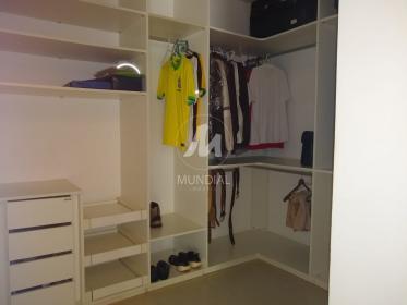 32 - Closet