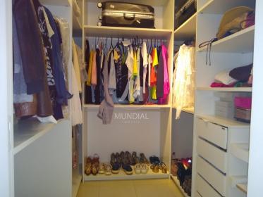 33 - Closet