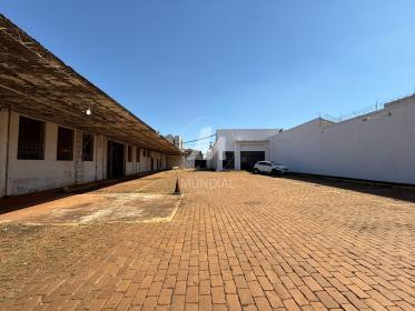 11 - Garagem/estacionamento