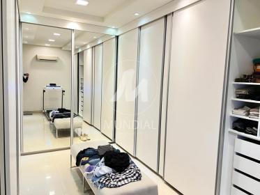 33 - Closet