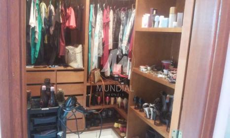 14 - Closet