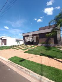 1 - Garagem/estacionamento