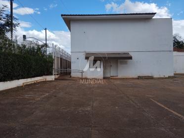 4 - Garagem/estacionamento