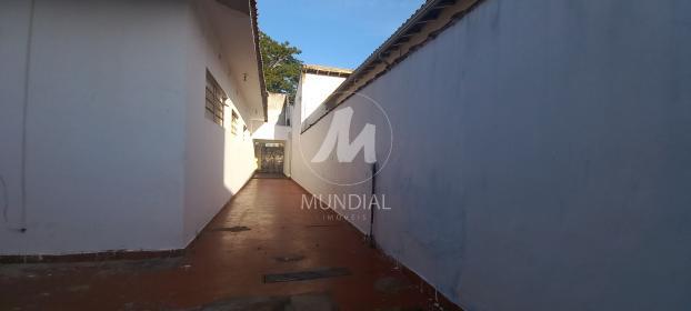 13 - Garagem/estacionamento