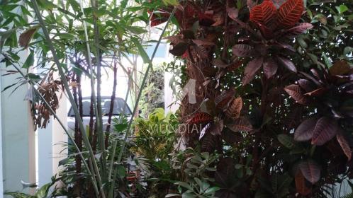 4 - Garagem/estacionamento