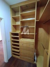 21 - Closet