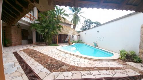 18 - Piscina