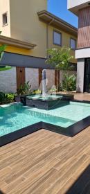18 - Piscina