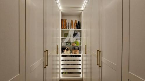 13 - Closet
