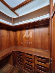 14 - Closet