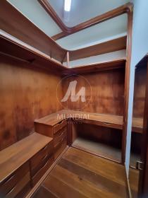 16 - Closet