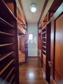 19 - Closet