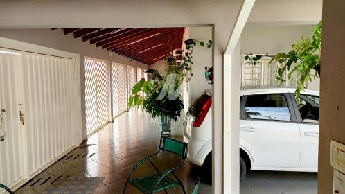 26 - Garagem/estacionamento