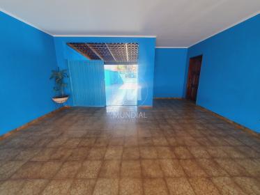 25 - Garagem/estacionamento