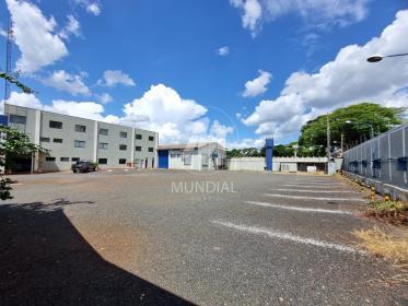 3 - Garagem/estacionamento