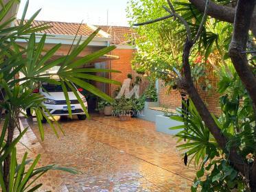 2 - Garagem/estacionamento