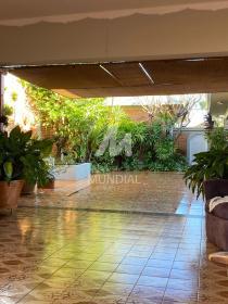 3 - Garagem/estacionamento