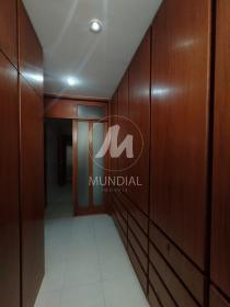 24 - Closet