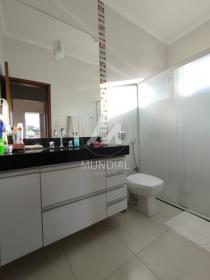 33 - Banheiro/lavabo