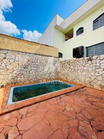 25 - Piscina