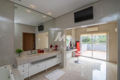 23 - Suite