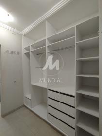 18 - Closet
