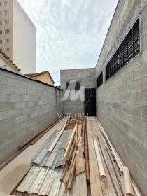 4 - Garagem/estacionamento