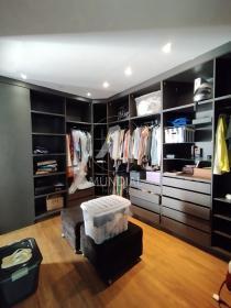 14 - Closet