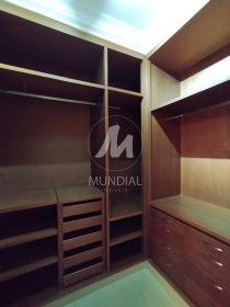 13 - Closet