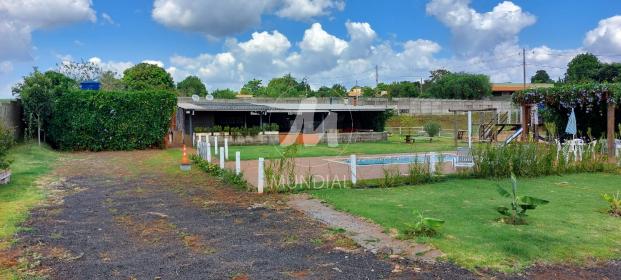 24 - Garagem/estacionamento